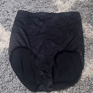 Smoothing high waisted panties